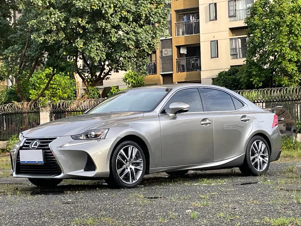 LEXUS IS 2017
