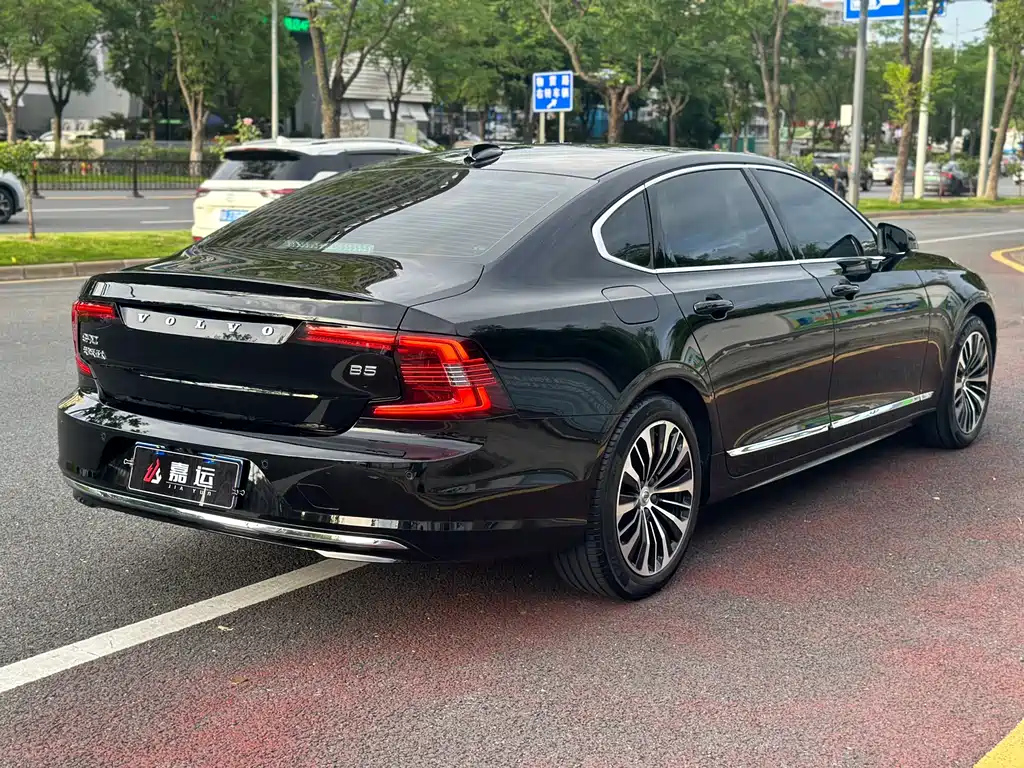 VOLVO S90 2024