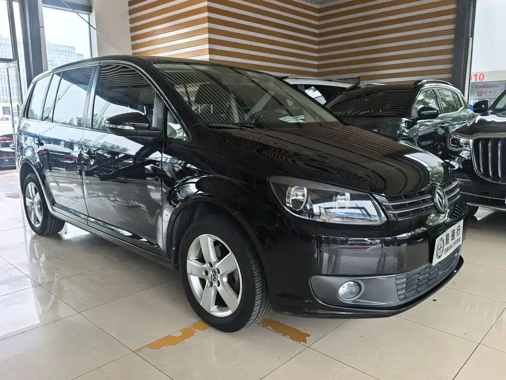 VOLKSWAGEN TOURAN 2013