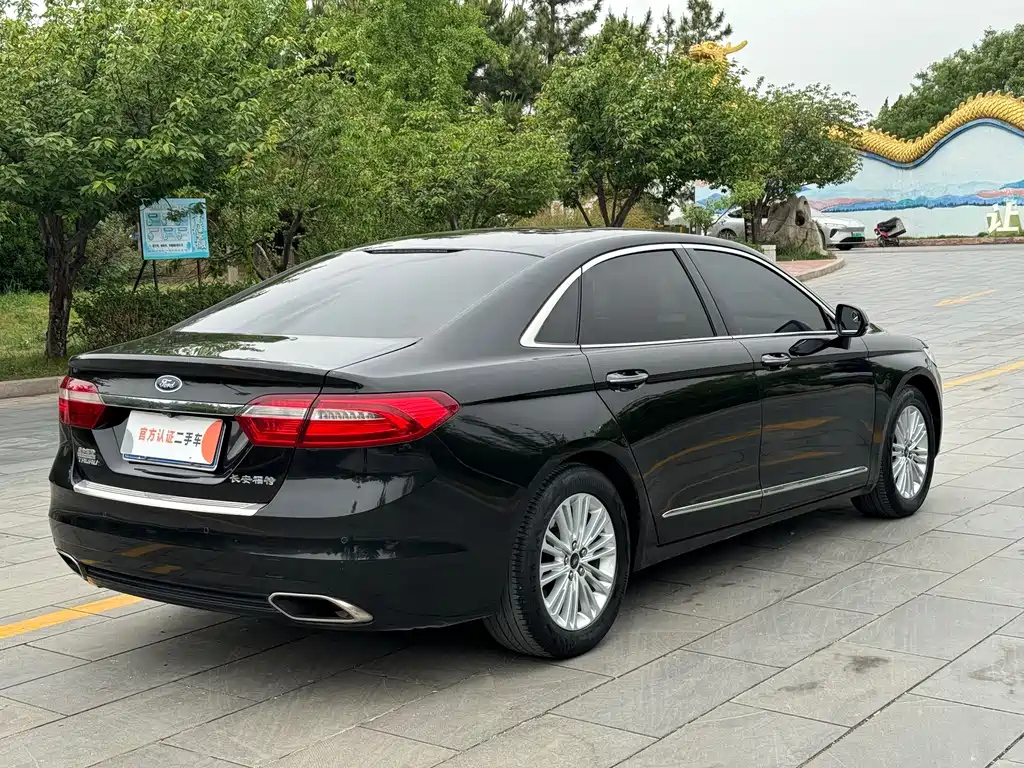 FORD TAURUS 2015