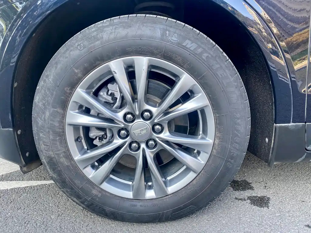 CADILLAC XT5 2021