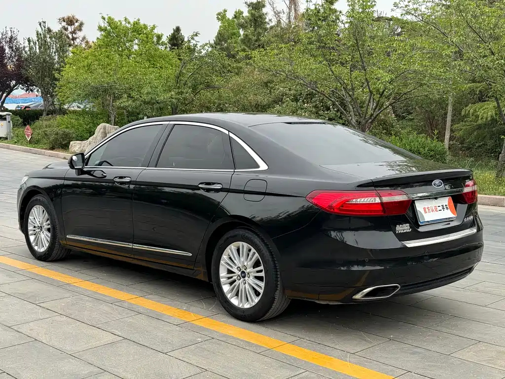 FORD TAURUS 2015