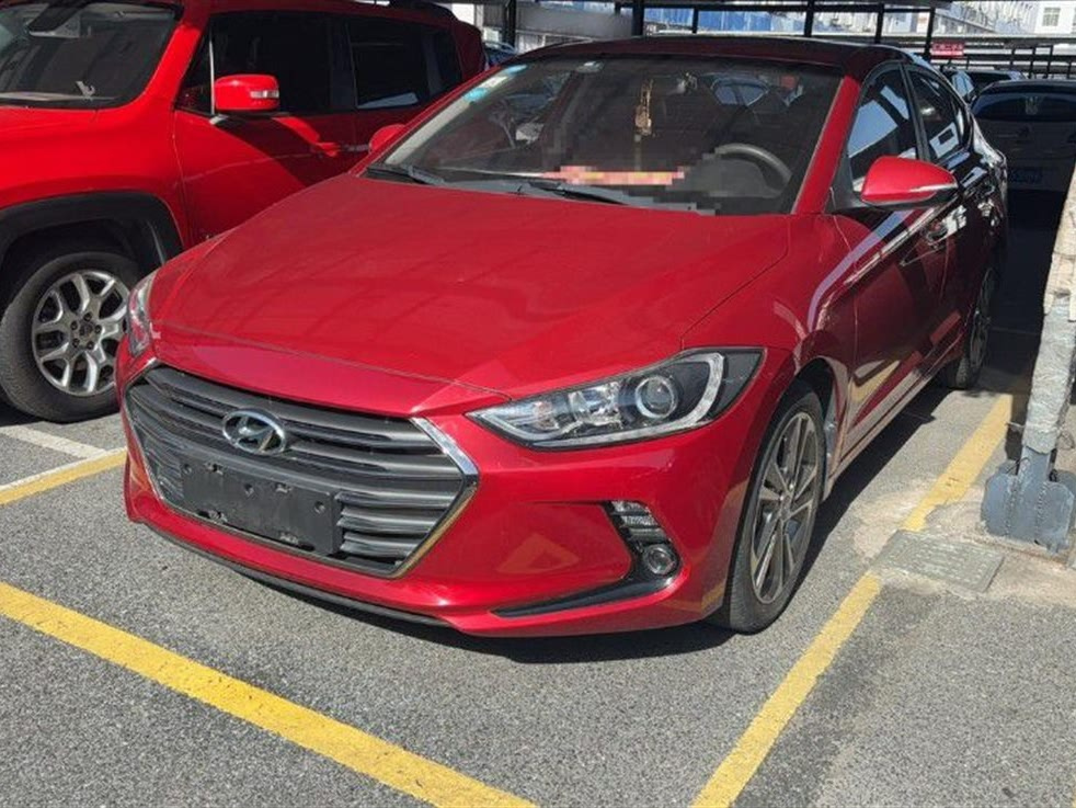 HYUNDAI ELANTRA