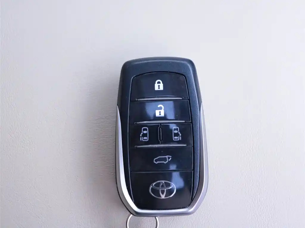 TOYOTA ALPHARD 2017