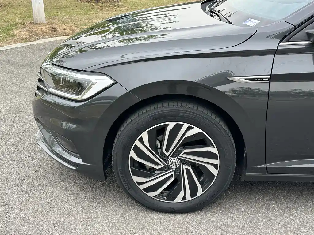 VOLKSWAGEN SAGITAR 2022