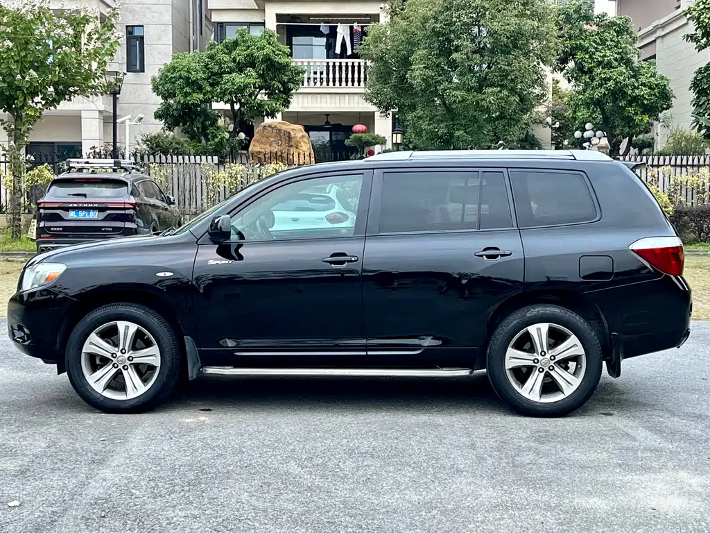 TOYOTA HIGHLANDER 2011