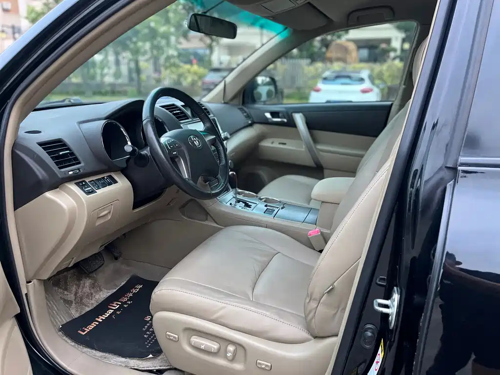TOYOTA HIGHLANDER 2011