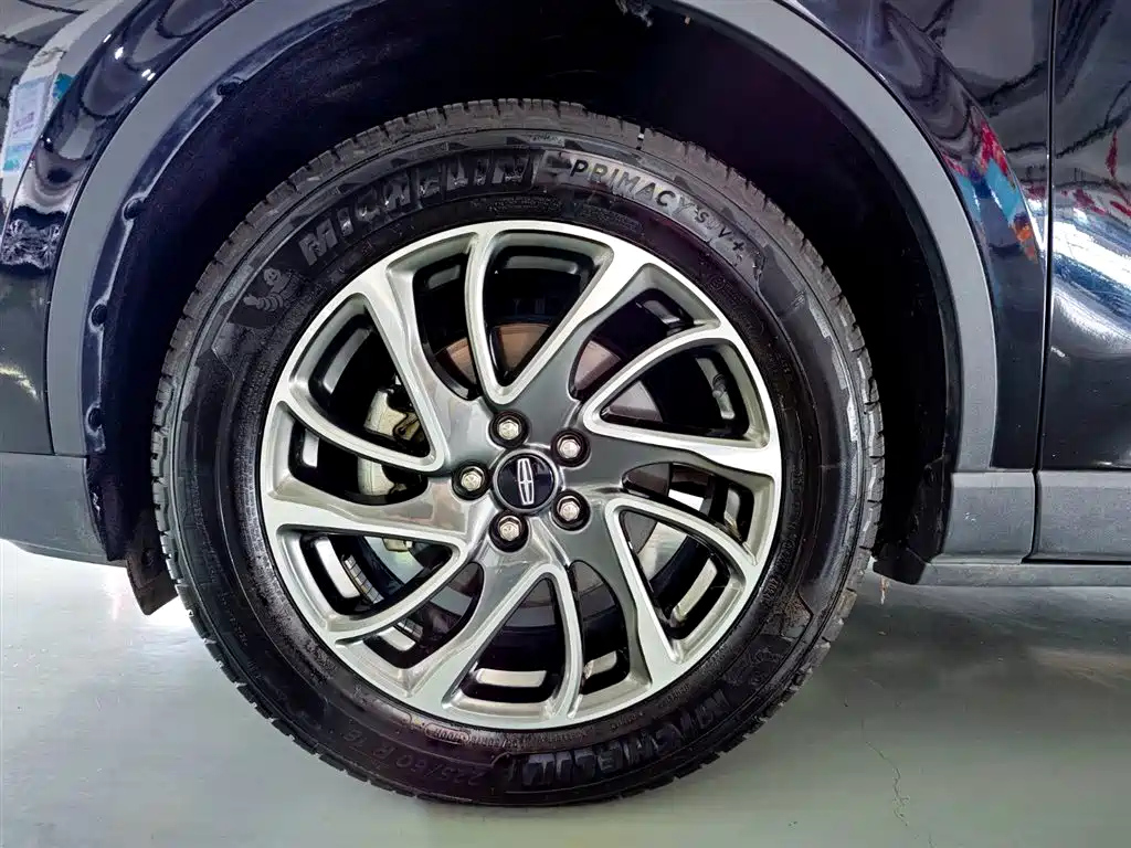 LINCOLN ADVENTURER 2020