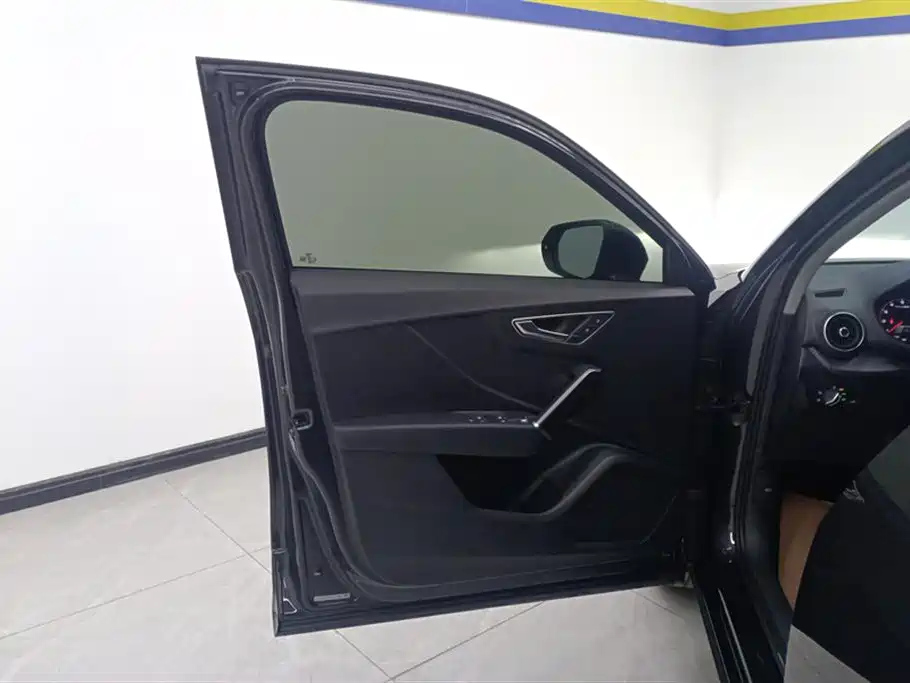AUDI Q2L 2018