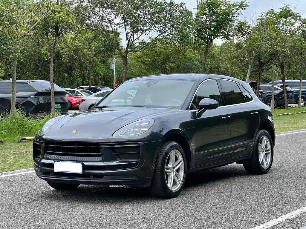 PORSCHE MACAN