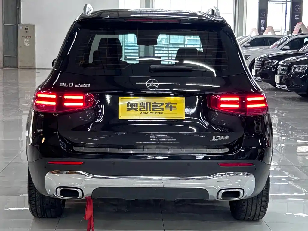 MERCEDES BENZ GLB 2024