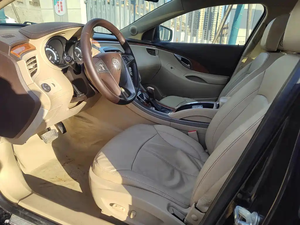 BUICK LACROSSE 2010
