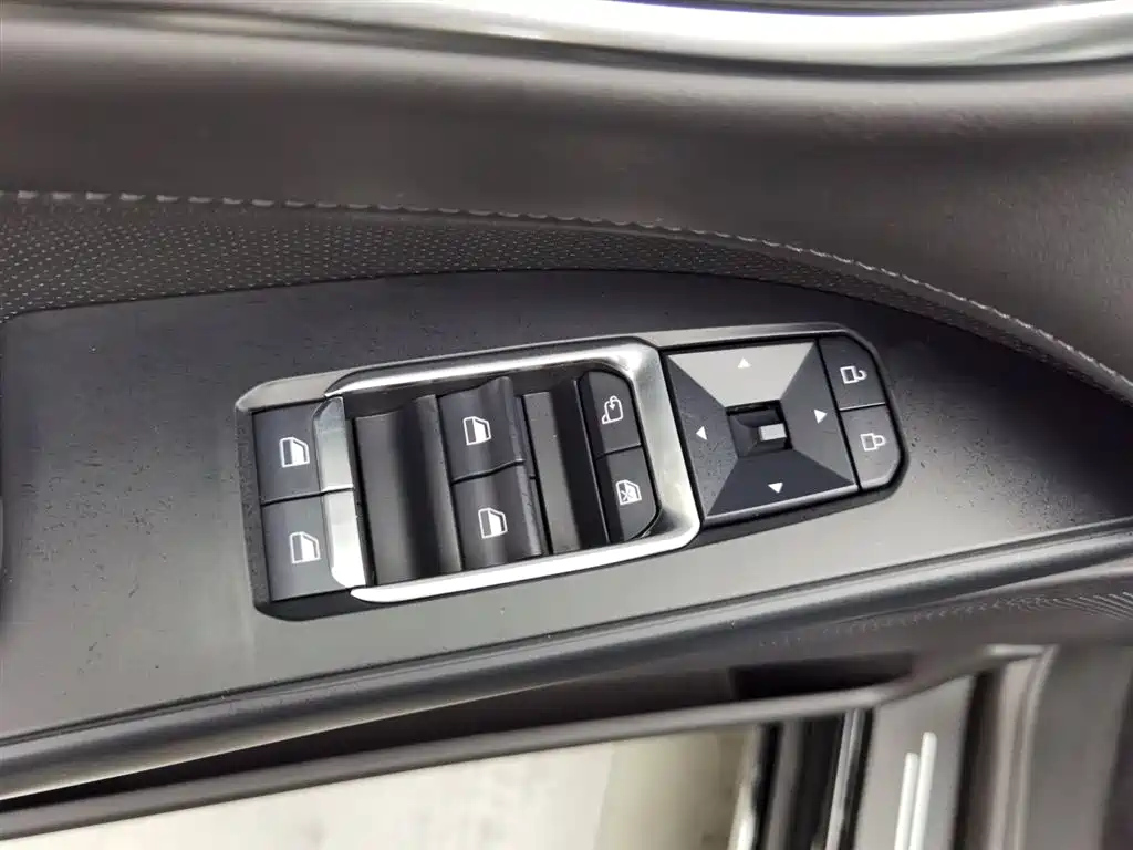 FORD MONDEO 2025
