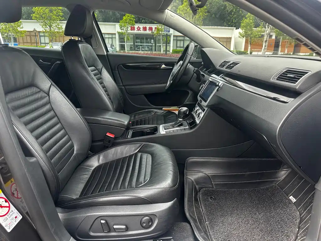 VOLKSWAGEN MAGOTAN 2012