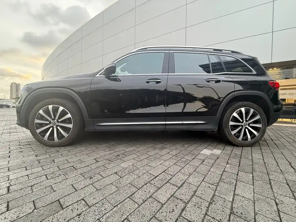 MERCEDES BENZ GLB 2024