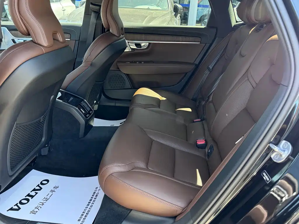 VOLVO S90 2024