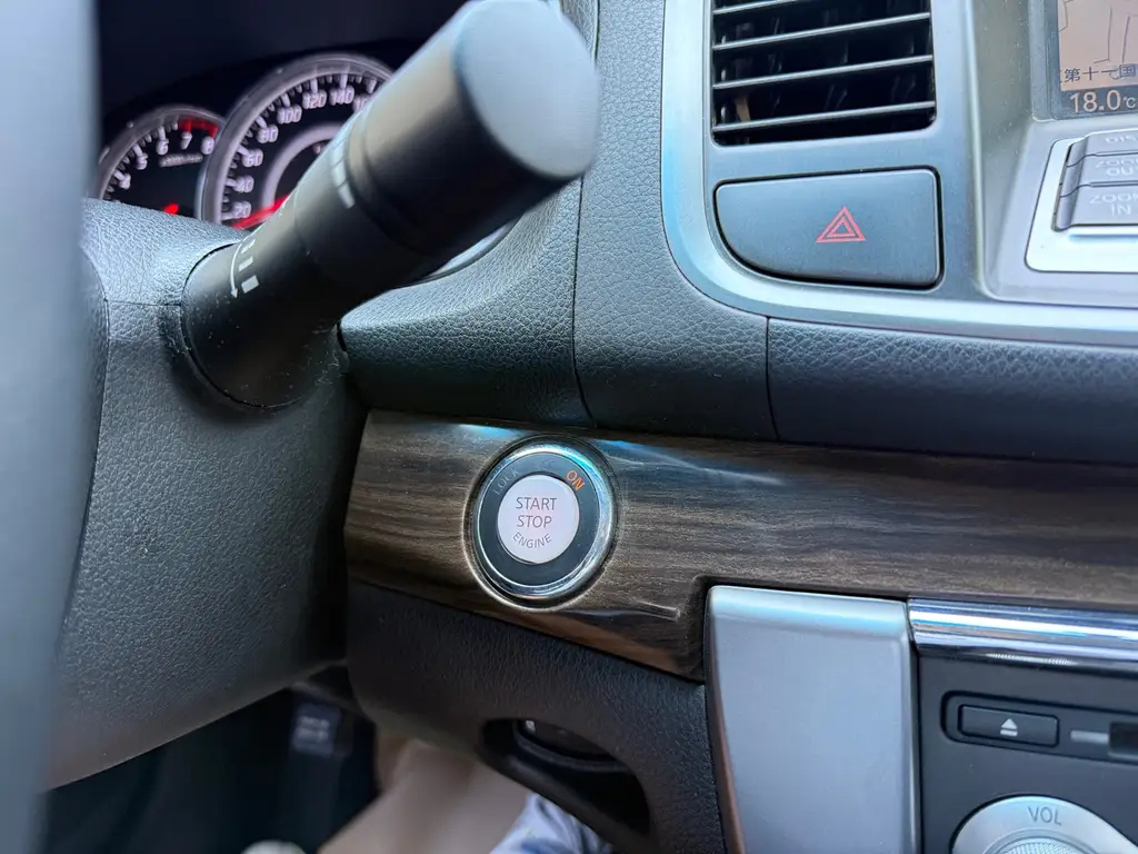 NISSAN TEANA 2011