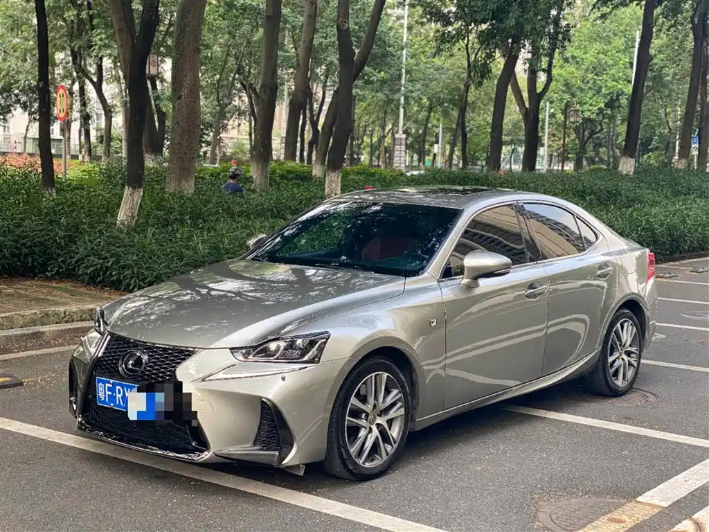 LEXUS IS 2017