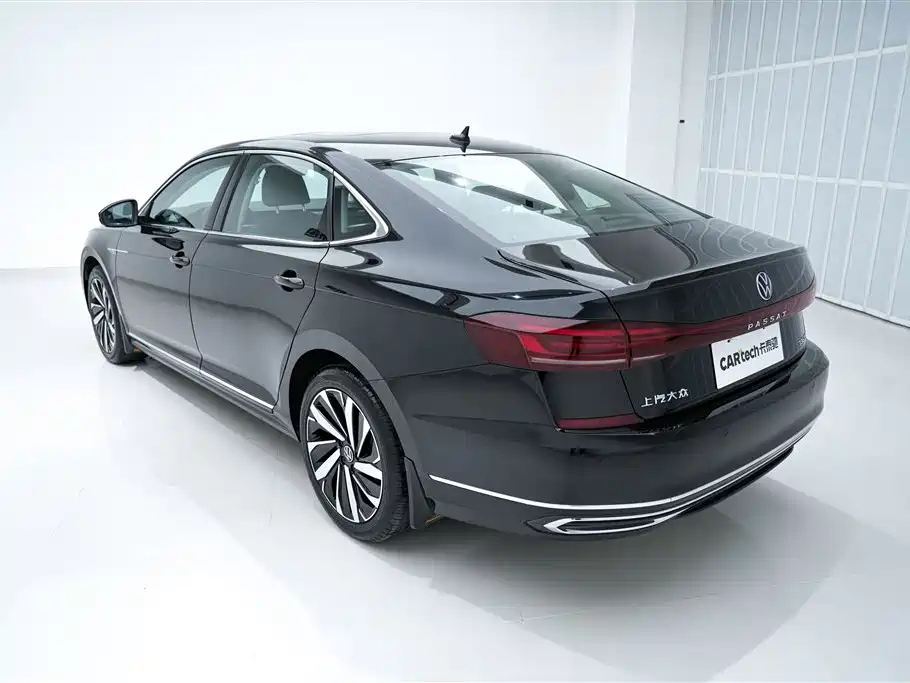 VOLKSWAGEN PASSAT 2022