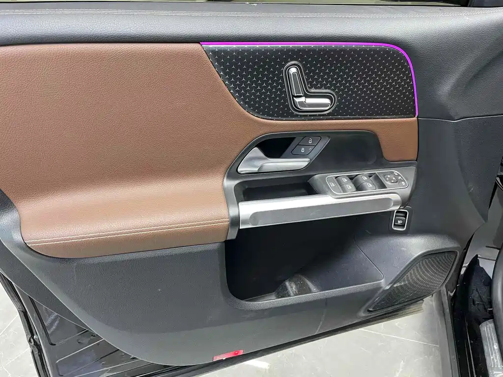 MERCEDES BENZ GLB 2024