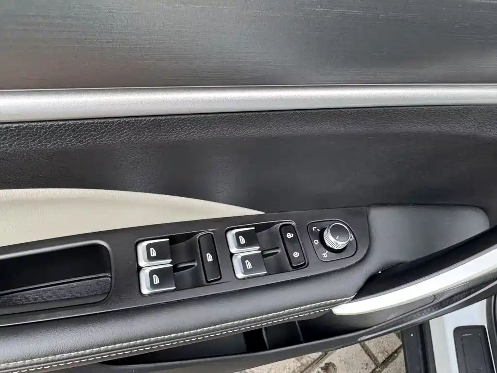 Фото Geely auto Coolray 2020 из Китая (№55419314)