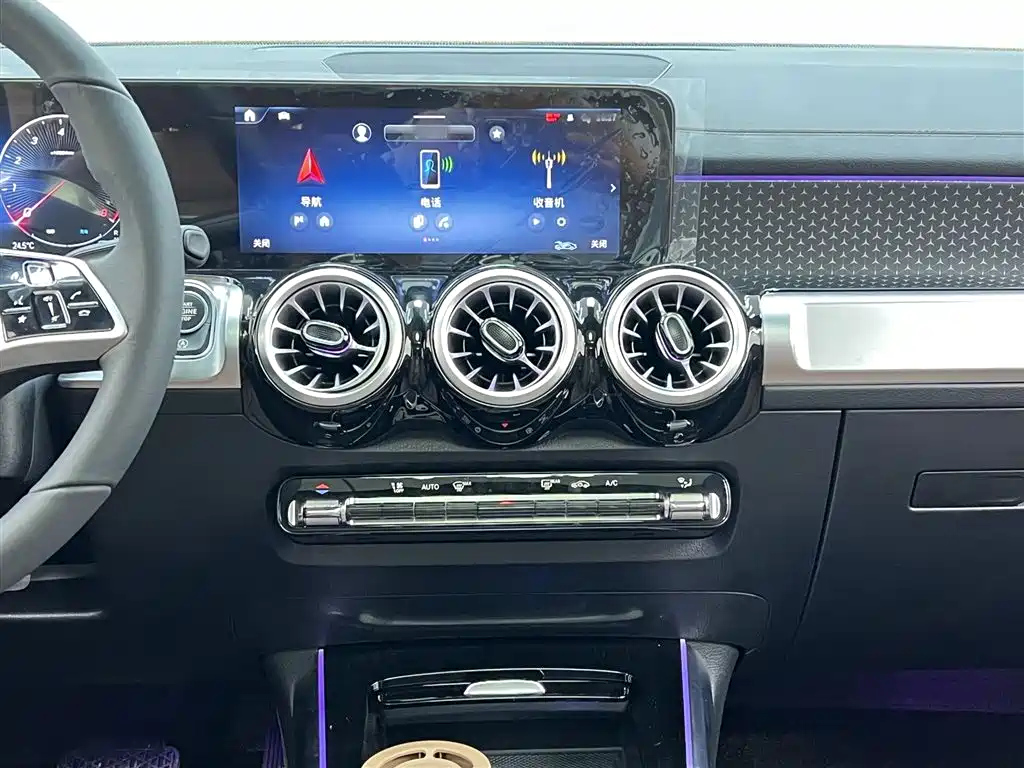 MERCEDES BENZ GLB 2024