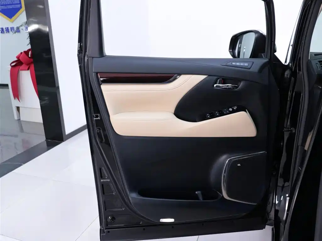 TOYOTA ALPHARD 2017