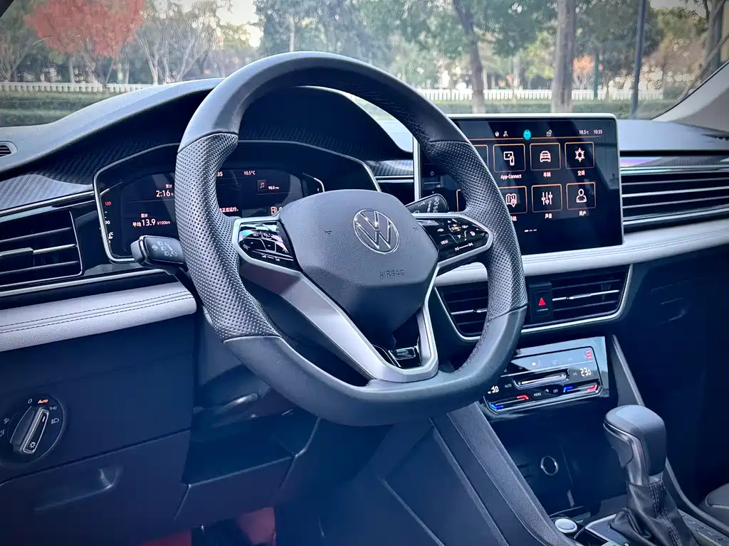 VOLKSWAGEN TIGUAN L 2022