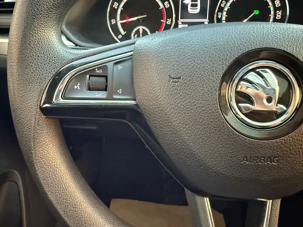 SKODA SUPERB 2019
