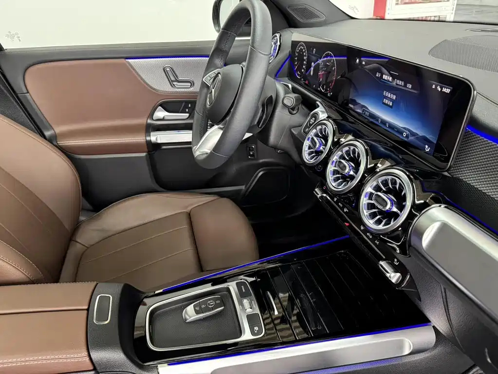 MERCEDES BENZ GLB 2024