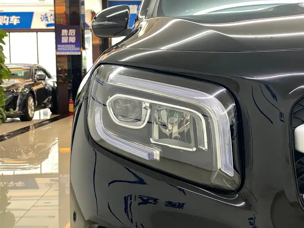 MERCEDES BENZ GLB 2023