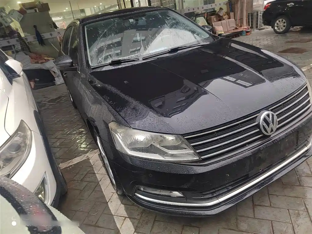 VOLKSWAGEN LAVIDA 2015