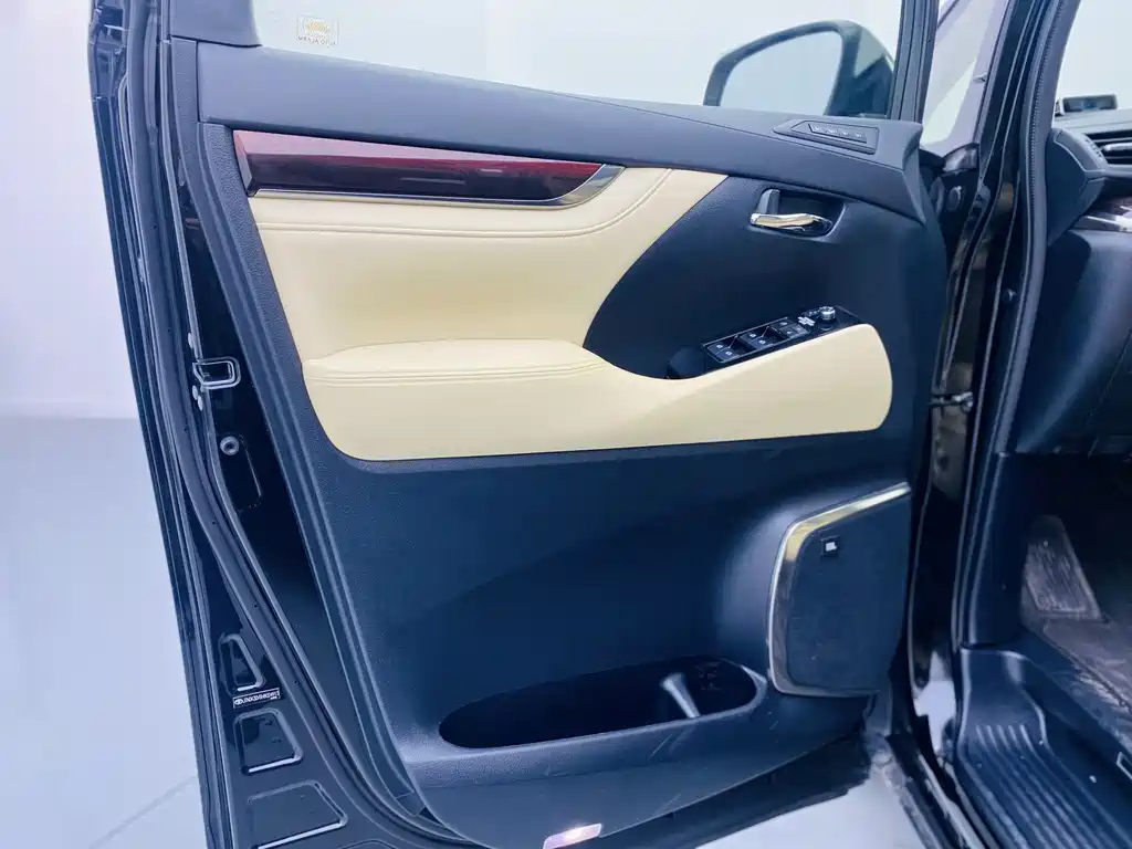 TOYOTA ALPHARD 2018
