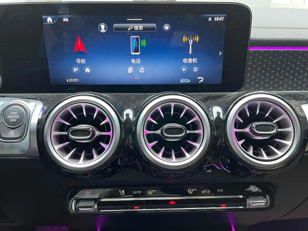 MERCEDES BENZ GLB 2024