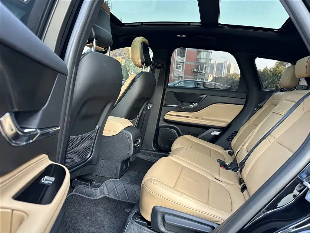LINCOLN ADVENTURER 2021