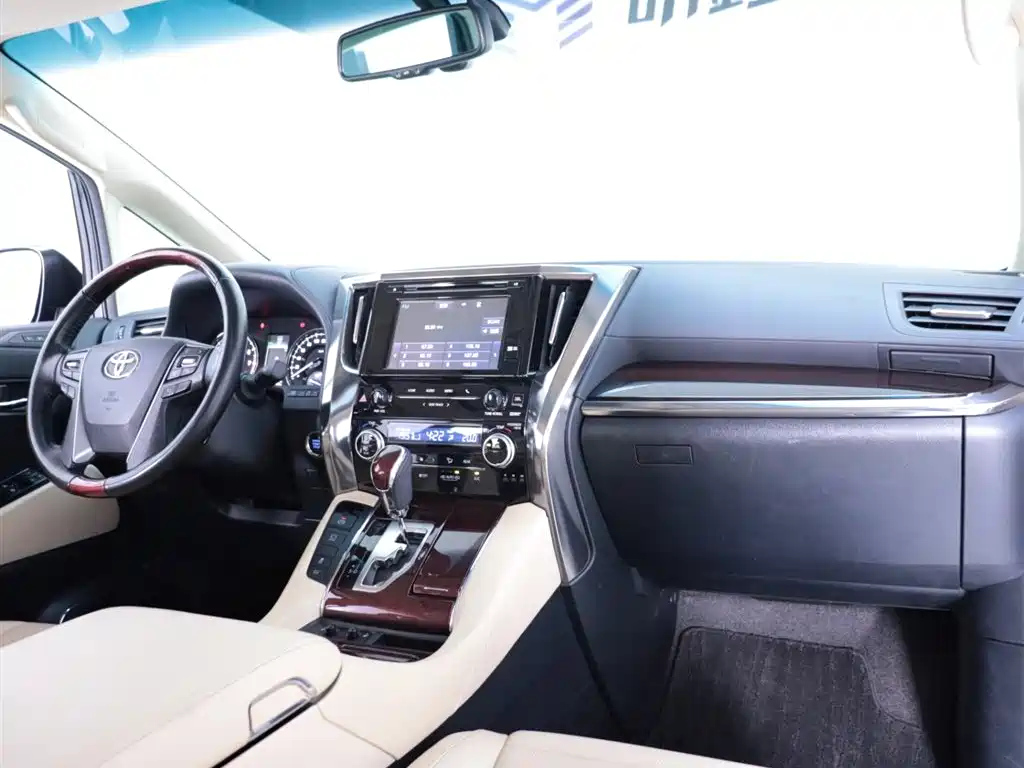 TOYOTA ALPHARD 2017