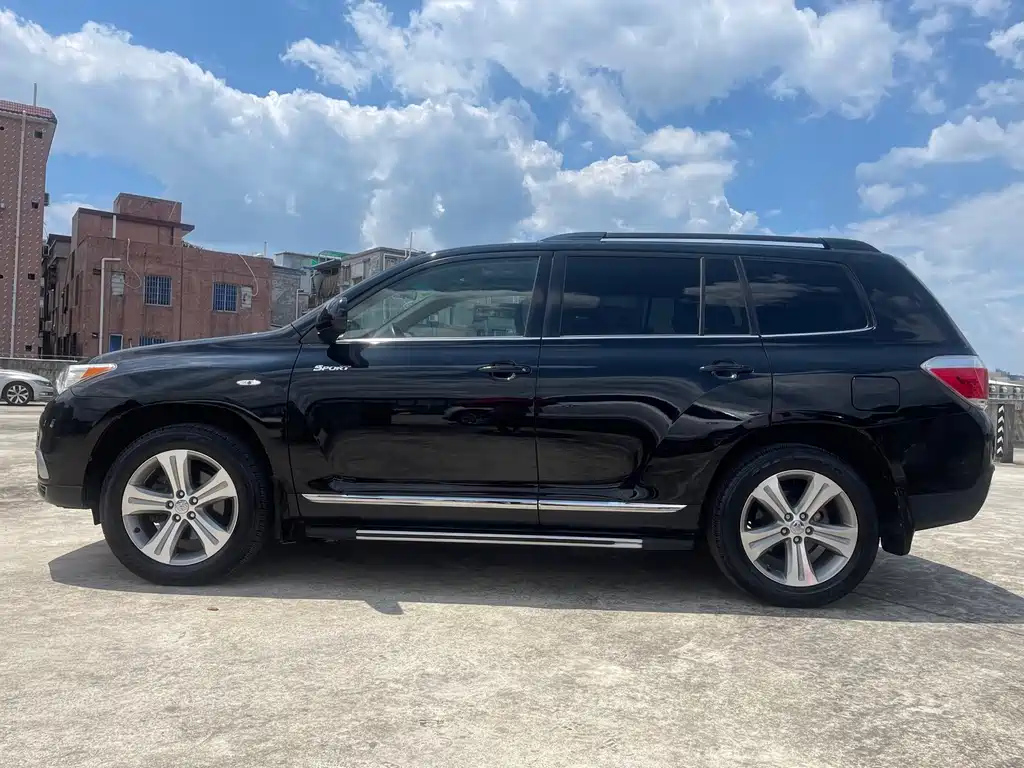 TOYOTA HIGHLANDER 2013