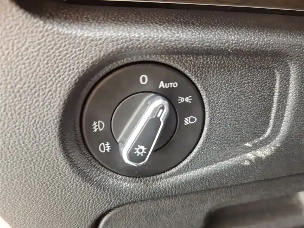 VOLKSWAGEN PASSAT 2019