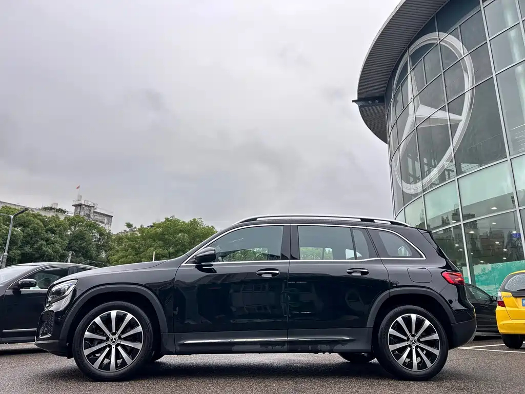 MERCEDES BENZ GLB 2024
