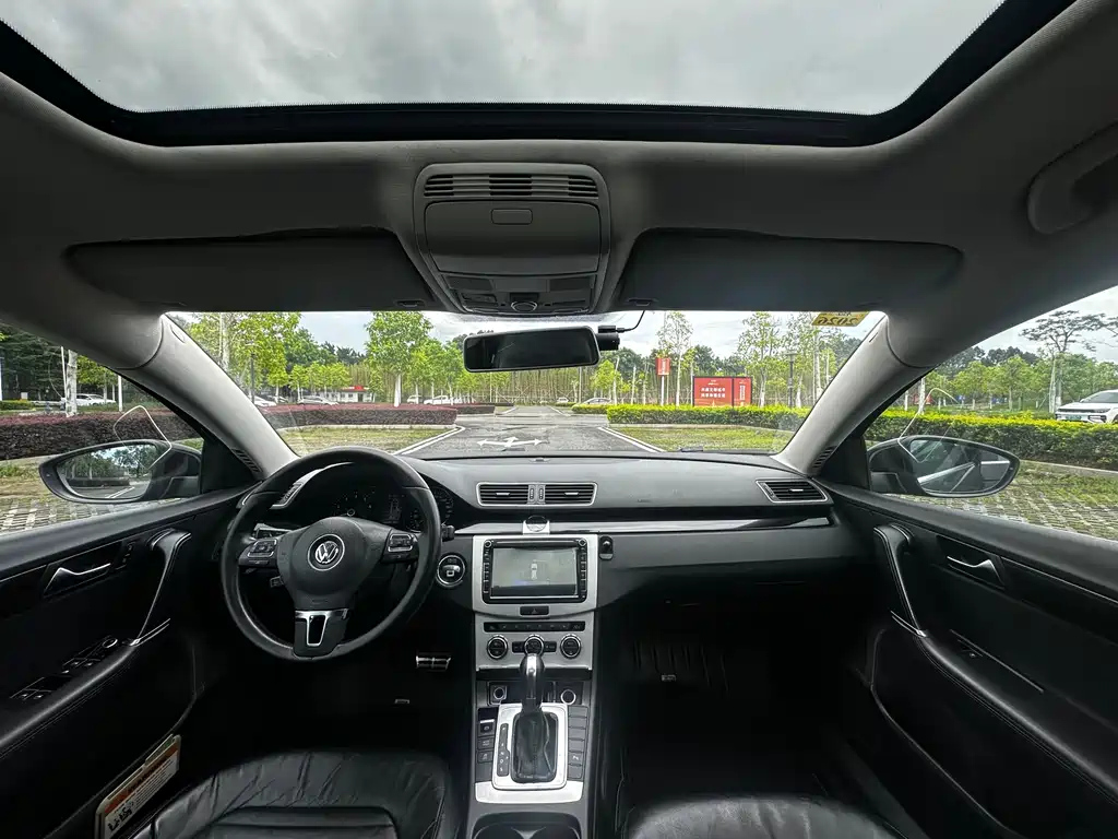 VOLKSWAGEN MAGOTAN 2012