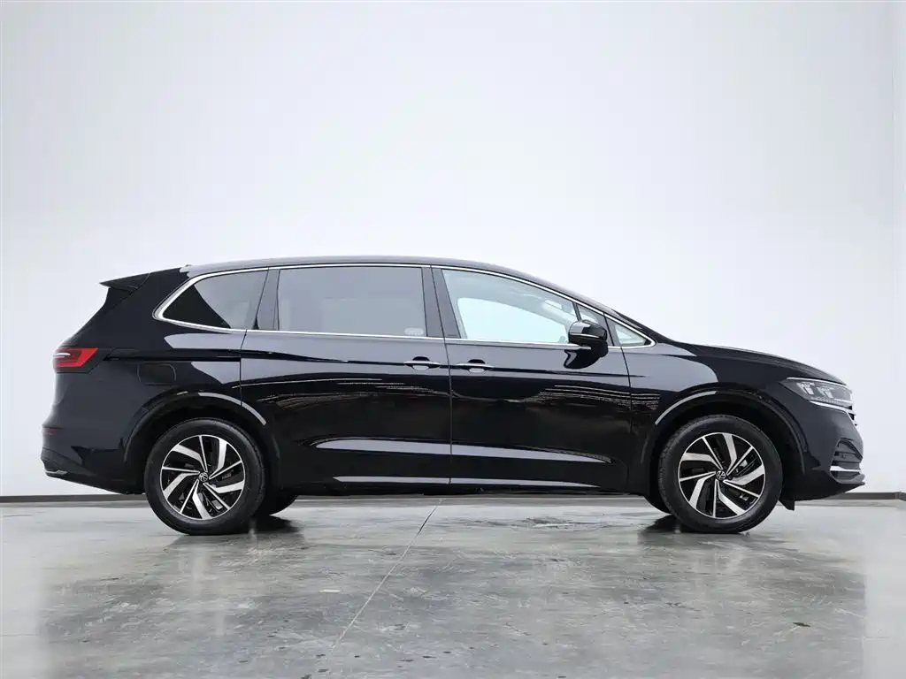 VOLKSWAGEN VILORAN 2024