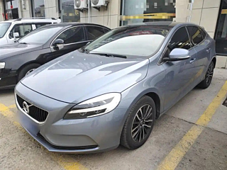 VOLVO V40  2018