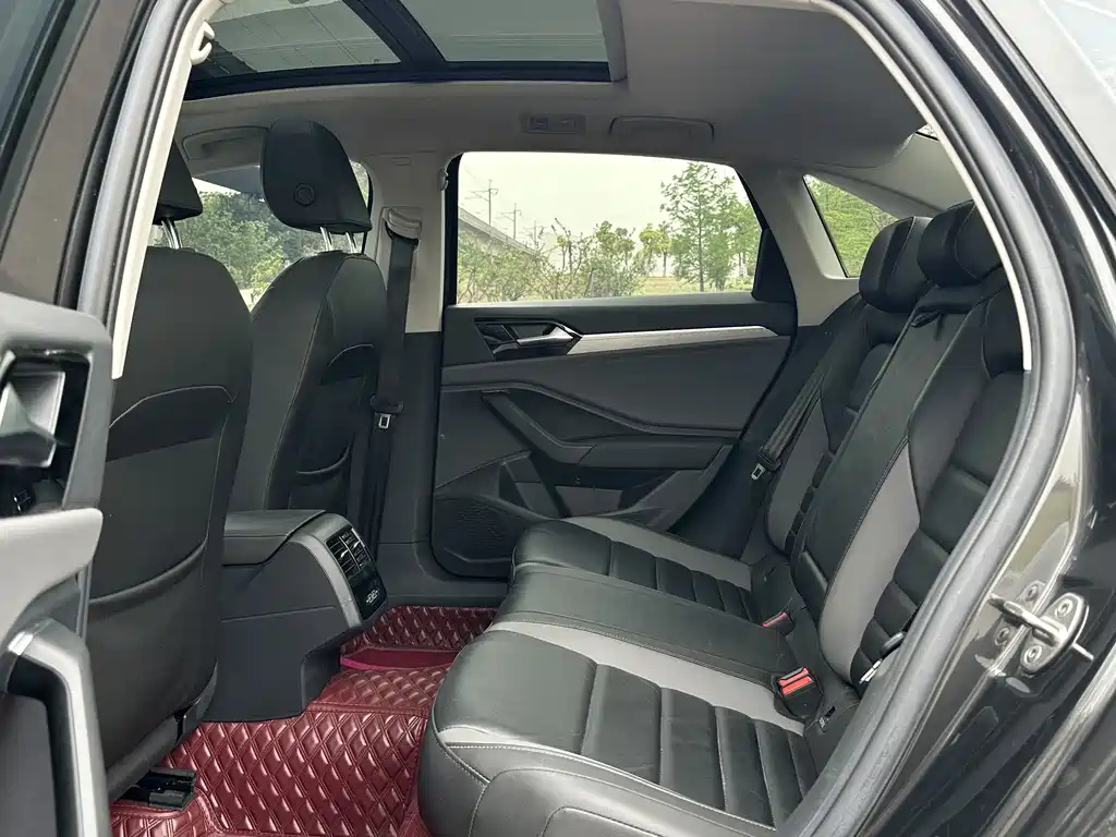 VOLKSWAGEN SAGITAR 2022
