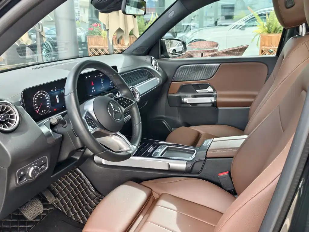 MERCEDES BENZ GLB 2024
