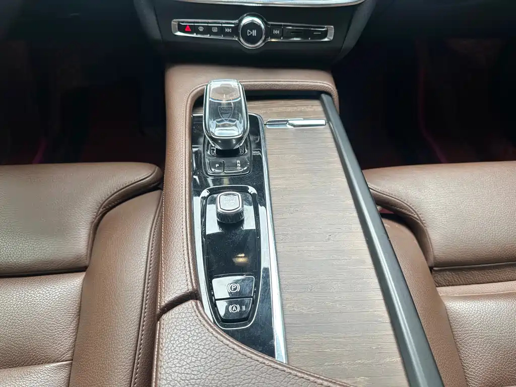 VOLVO S90 2022