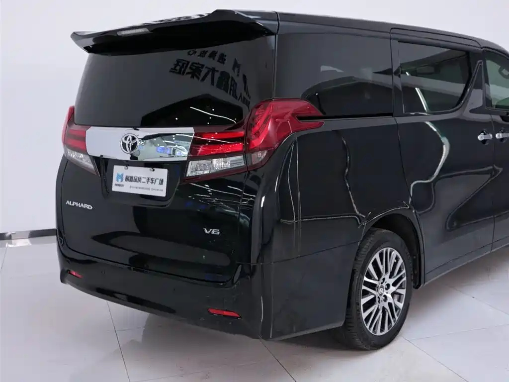 TOYOTA ALPHARD 2017