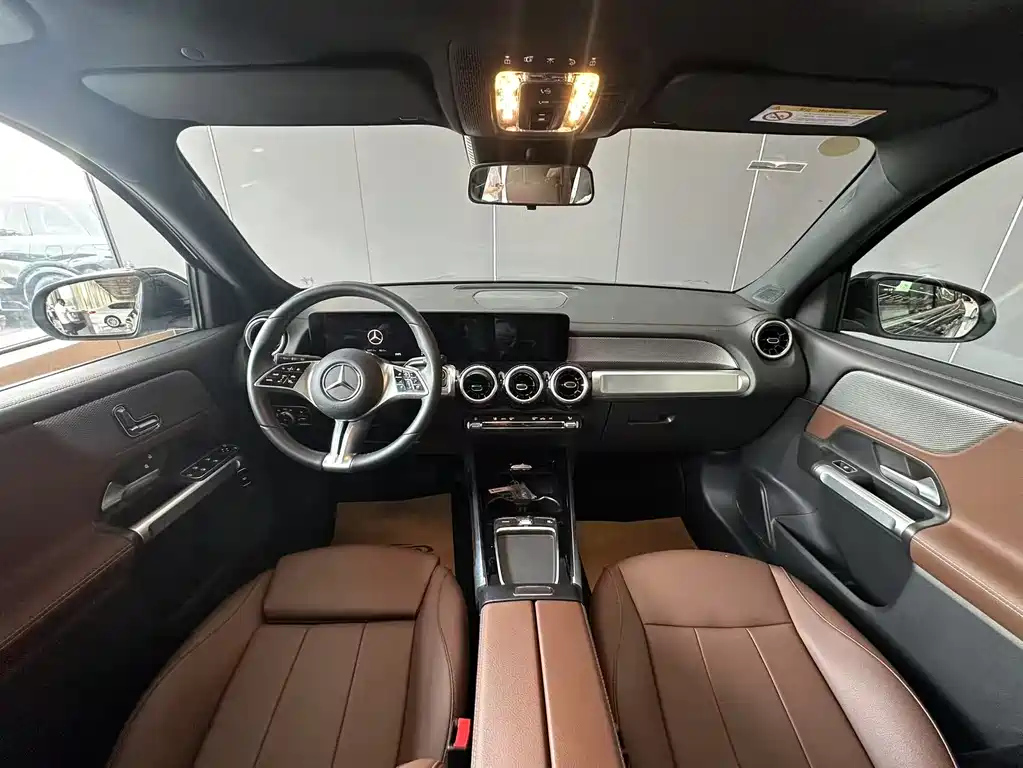 MERCEDES BENZ GLB 2024