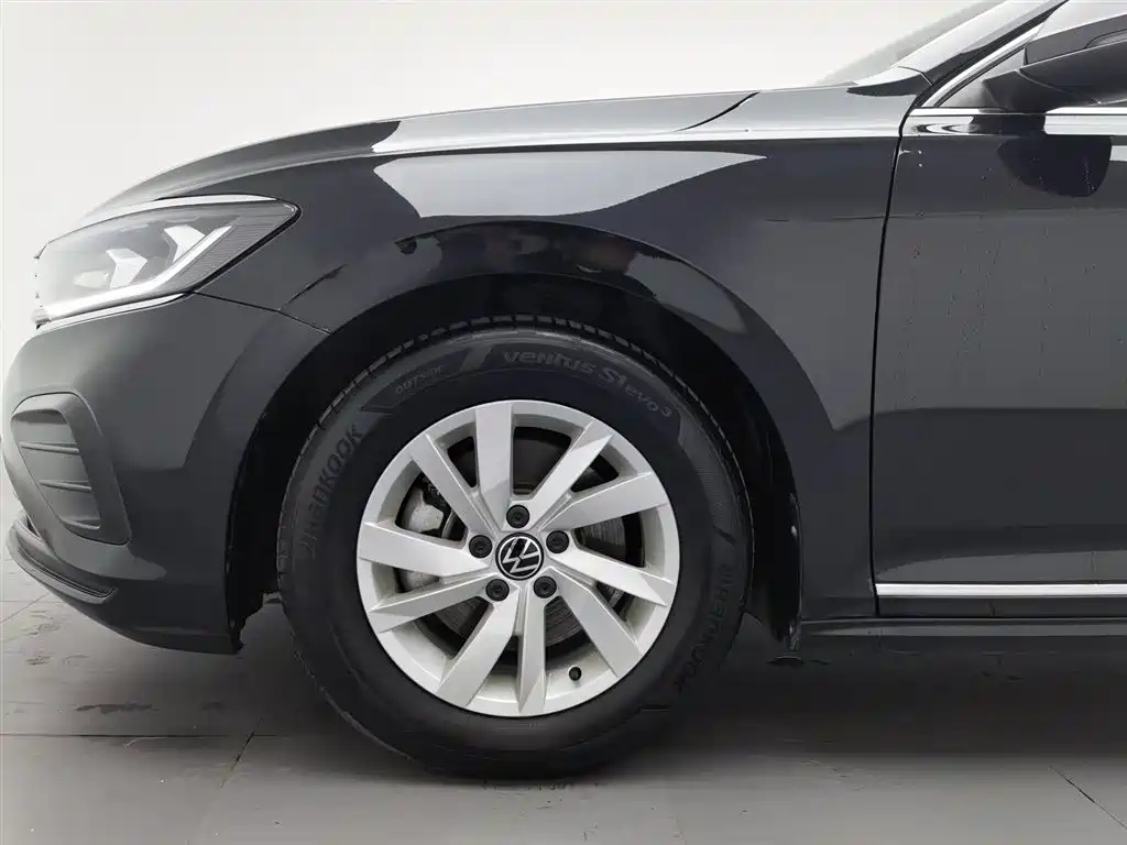 VOLKSWAGEN PASSAT 2022