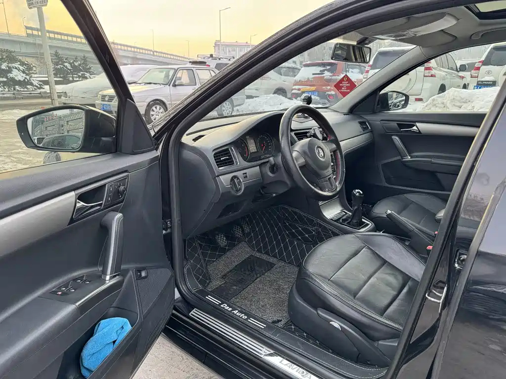 VOLKSWAGEN LAVIDA 2013