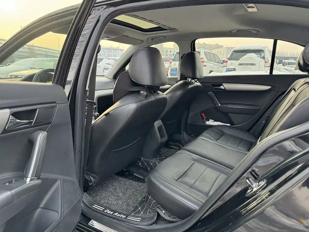 VOLKSWAGEN LAVIDA 2013